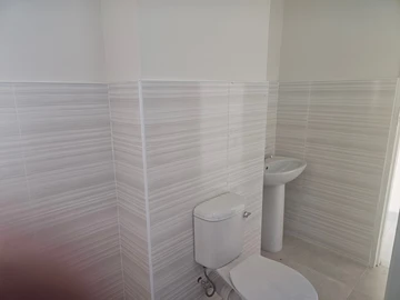 2 Bedroom Flat & Apartment