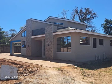 4 Bedroom Flat & Apartment