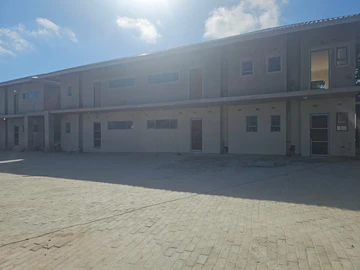 2 Bedroom Flat & Apartment